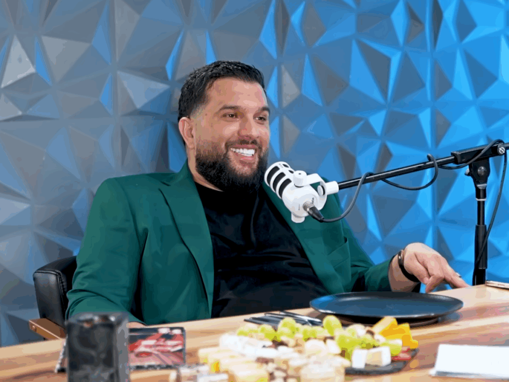 Derapaj al manelistului Tzancă Uraganu’: „O palmă, două, un picior mai dai la o femeie”