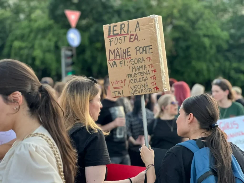 România are, în sfârșit, o lege a femicidului: 284 de deputați au votat pentru, unul singur împotrivă