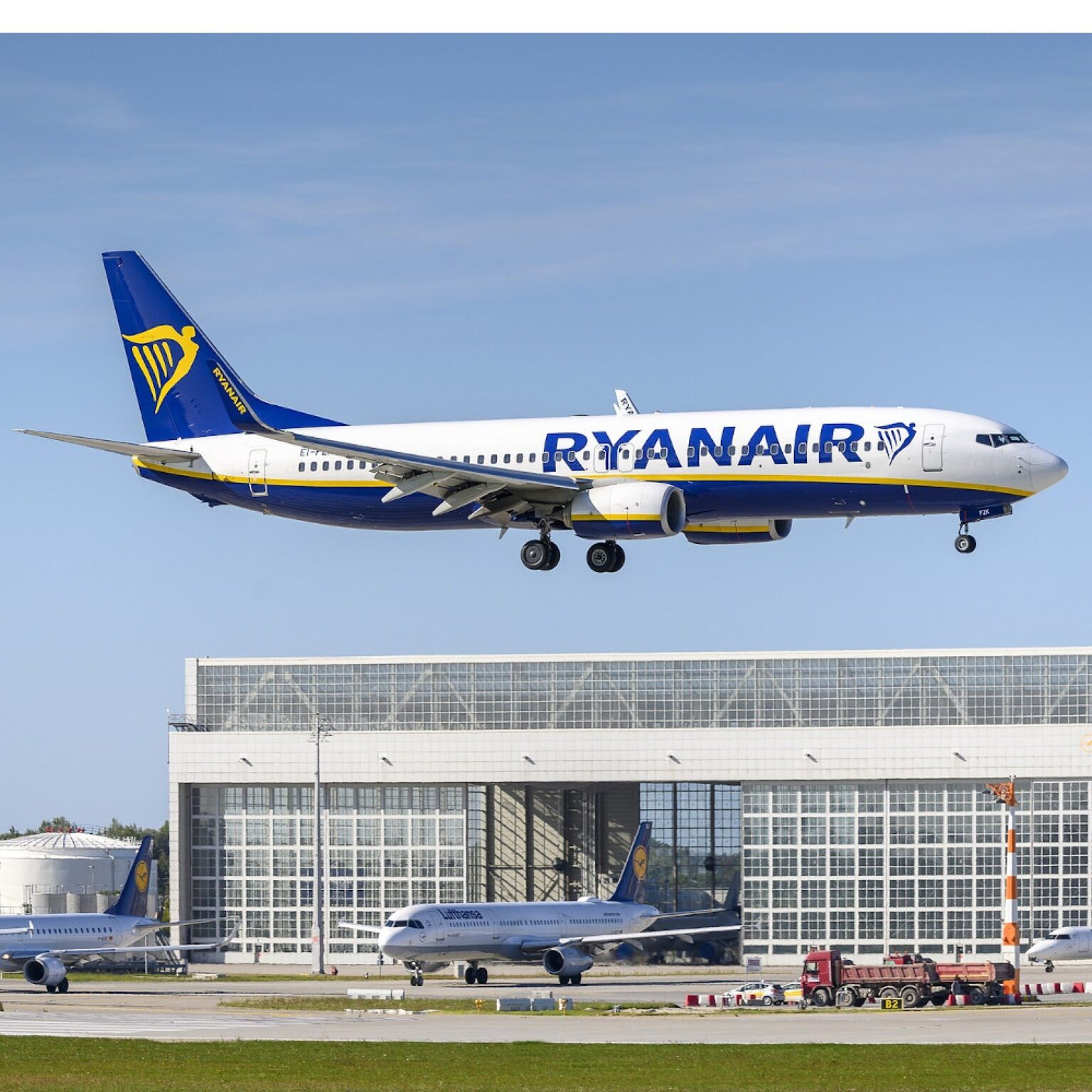 Criza kerosenului pune presiune pe aviație. Wizz Air și Ryanair avertizează: rezervele ajung până în iulie
