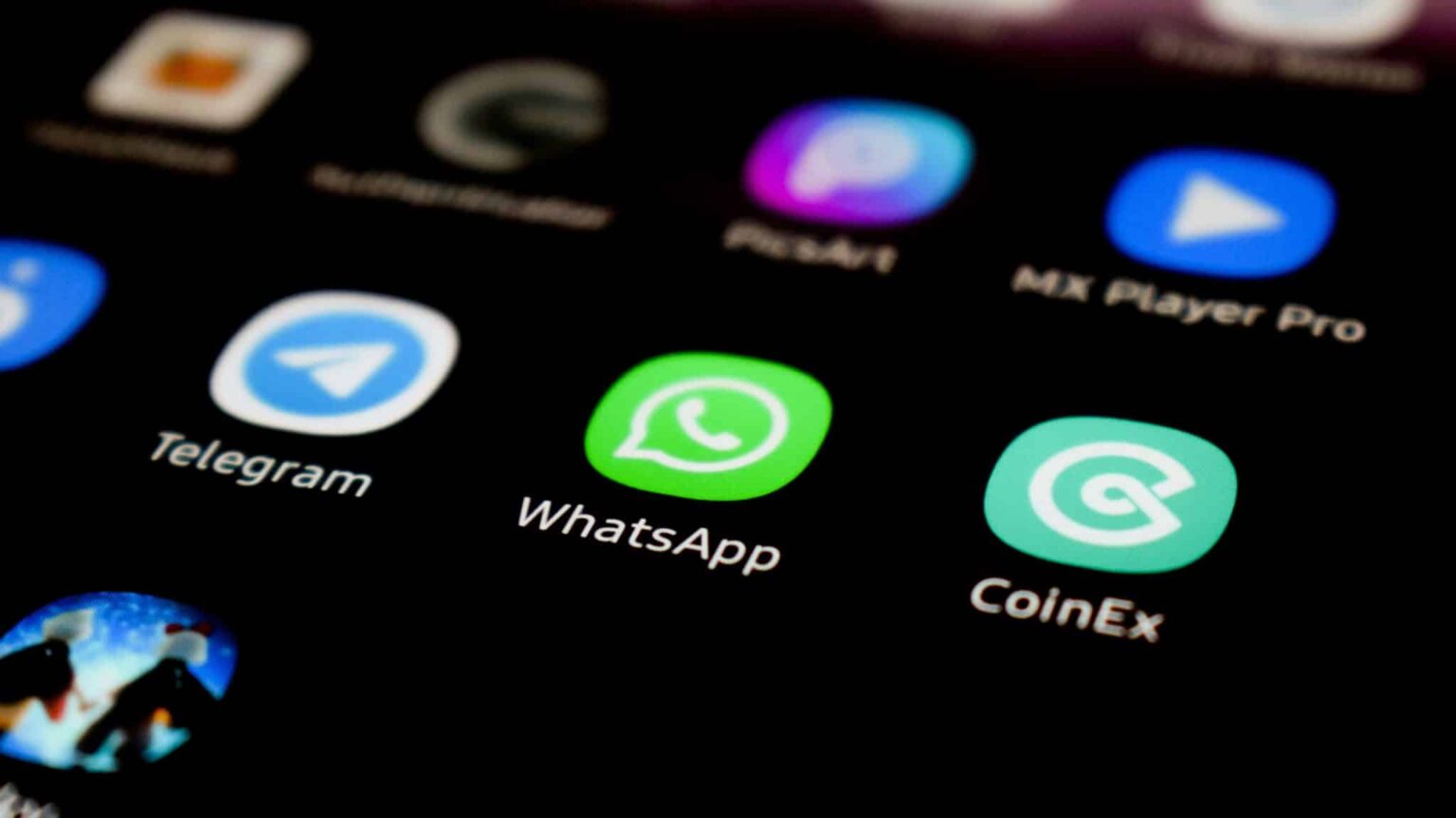 WhatsApp pregătește o schimbare majoră: conversații fără număr de telefon