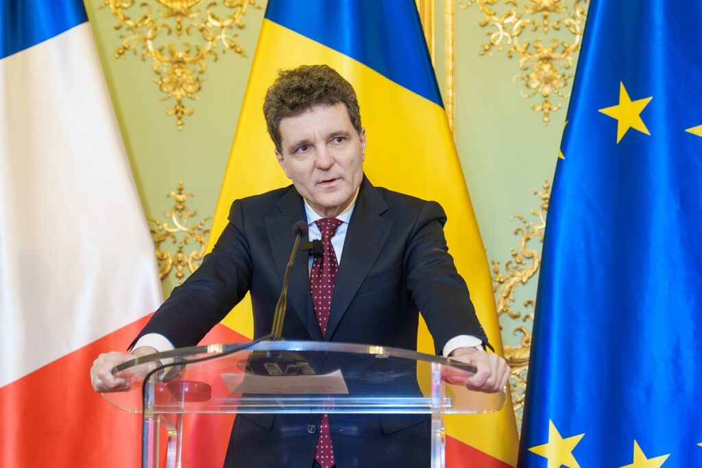 Nicușor Dan l-a desemnat pe Adrian Veștea (PNL) premier, fără consultări cu partidele. Eugen Tomac și-a depus mandatul