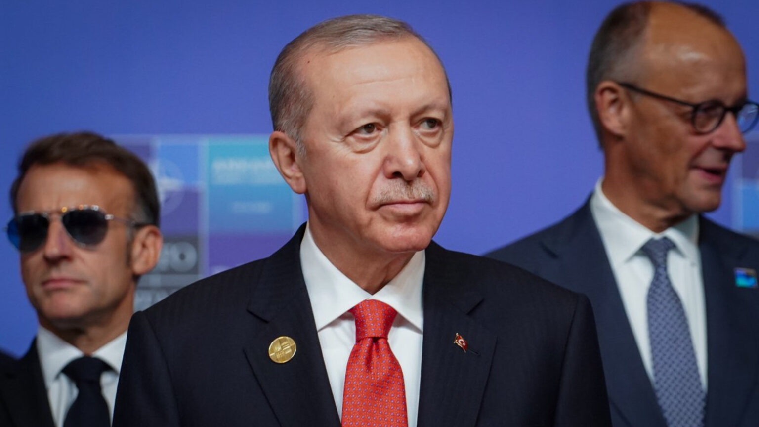 Ce cadou au primit liderii NATO de la Erdoğan la Ankara. Nicușor Dan îl lasă în custodia SPP