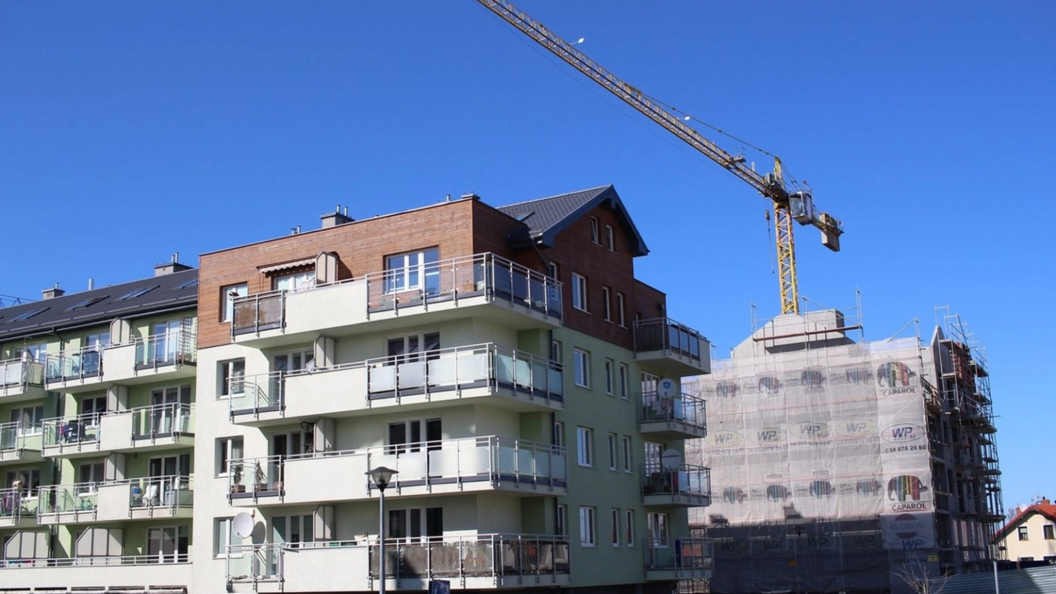 S-au schimbat regulile pentru construcții. Ce trebuie să știe cei care vor să ridice o casă sau un garaj. Și dezvoltatorii imobiliari sunt afectați