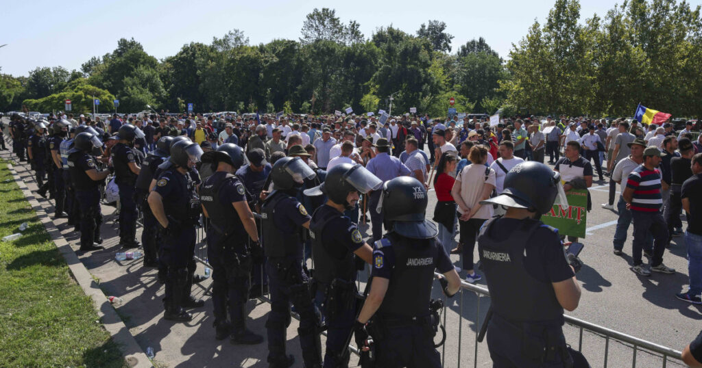 Protestul oierilor s-a mutat la Guvern după incidentele de la ANSVSA. Jandarmeria acuză că protestatarii au blocat traficul