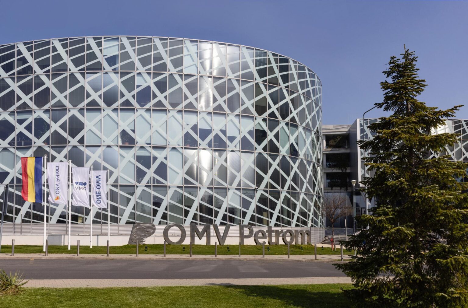 OMV Petrom avertizează clienții en-gros că vor fi întârzieri la livrarea motorinei: vânzările accelerate din depozite depășesc capacitatea de reaprovizionare