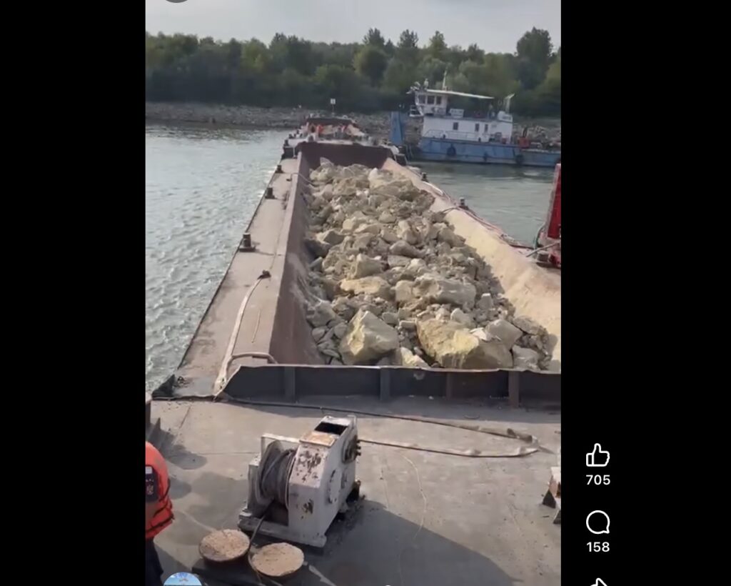 A doua barjă, scufundată controlat în brațul Bala după 11 ore de manevre. Dunărea a coborât la -222 cm la Cernavodă