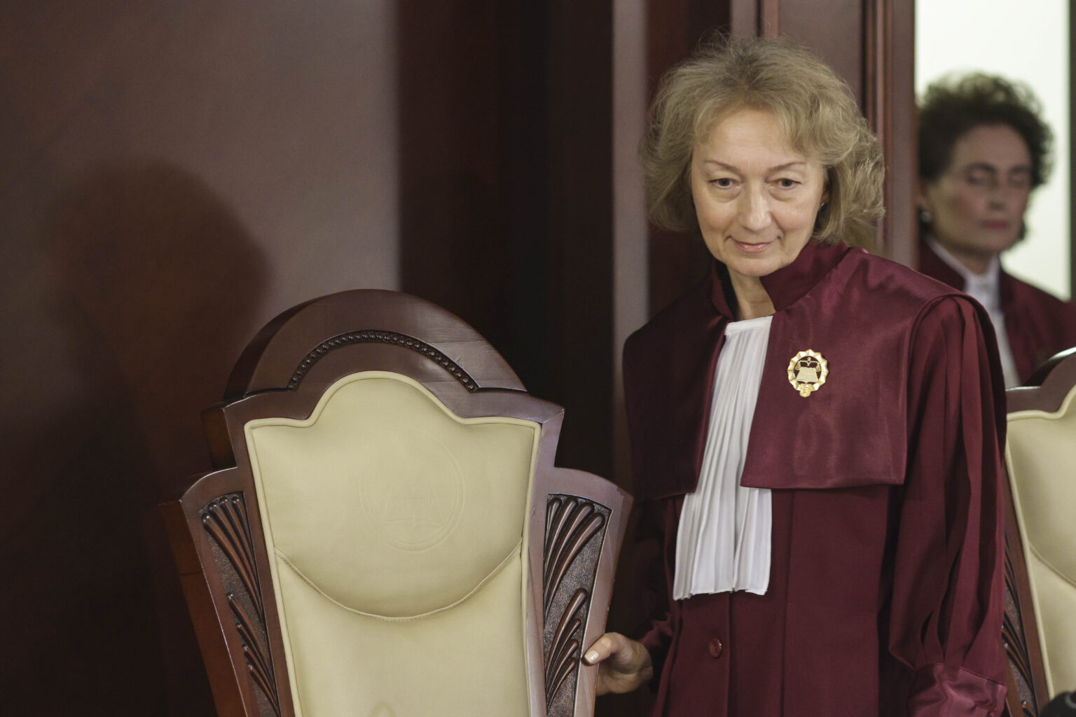 Președinții curților de apel cer explicații președintei CCR privind întâlnirea cu Bolojan. „Lipsa de transparență este profund inadecvată”